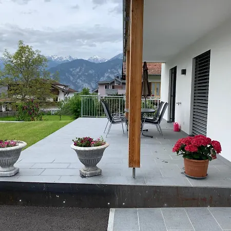 Oliver, Axams * إنسبروك