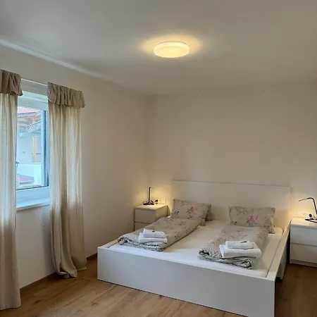 Oliver, Axams Apartmán *