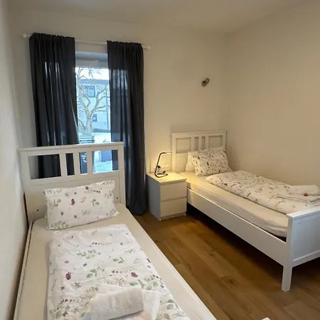 Oliver, Axams Apartment