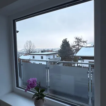 Oliver, Axams Apartment
