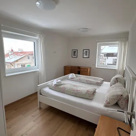 Oliver, Axams Lägenhet