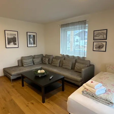 Oliver, Axams Apartment *