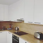 Oliver, Axams Apartment
