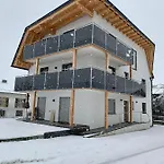 Oliver, Axams Apartment *