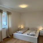 Oliver, Axams Apartment *