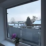 Oliver, Axams Apartment