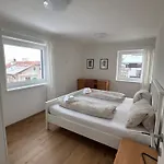 Oliver, Axams Apartment